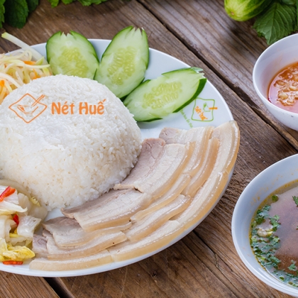 Cơm thịt luộc chấm tôm chua